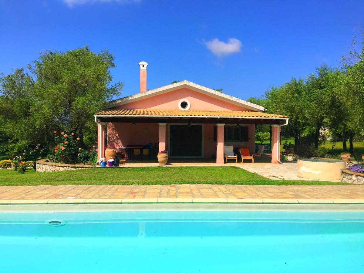 Villa Kleopatra Pouládes 外观 照片